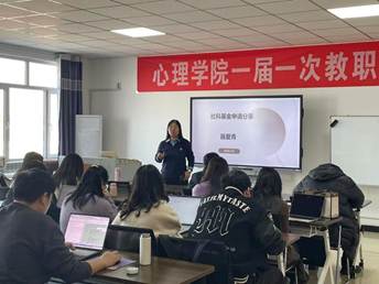 一群人在开会 AI 生成的内容可能不正确。